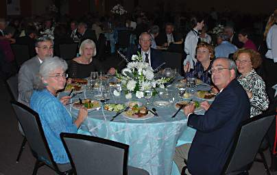 Dinner Dona Bob Donna Klang Kathy Joanna Vic